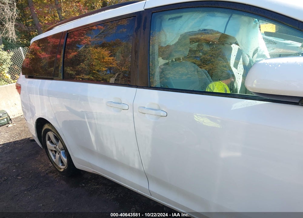 2017 TOYOTA SIENNA LE 8 PASSENGER VIN: 5TDKZ3DCXHS856807
