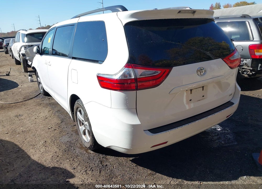 2017 TOYOTA SIENNA LE 8 PASSENGER VIN: 5TDKZ3DCXHS856807