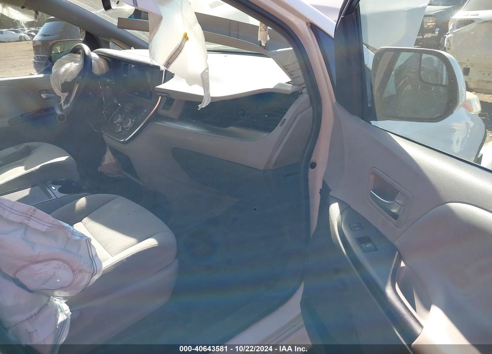 2017 TOYOTA SIENNA LE 8 PASSENGER VIN: 5TDKZ3DCXHS856807