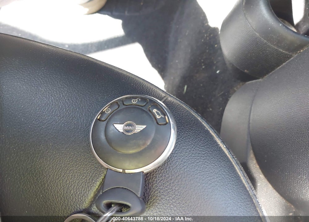 2011 MINI COOPER COUNTRYMAN VIN: WMWZB3C51BWM29400