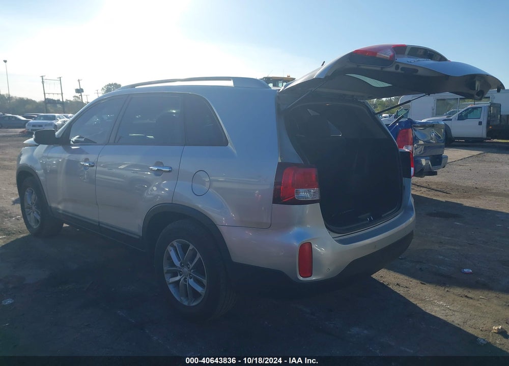 2015 KIA SORENTO LX VIN: 5XYKT4A69FG617832