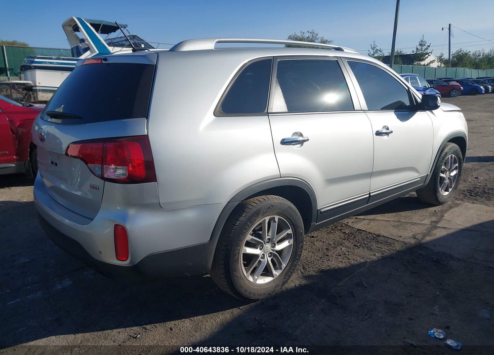 2015 KIA SORENTO LX VIN: 5XYKT4A69FG617832