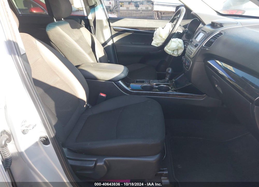 2015 KIA SORENTO LX VIN: 5XYKT4A69FG617832
