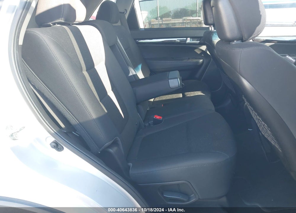 2015 KIA SORENTO LX VIN: 5XYKT4A69FG617832
