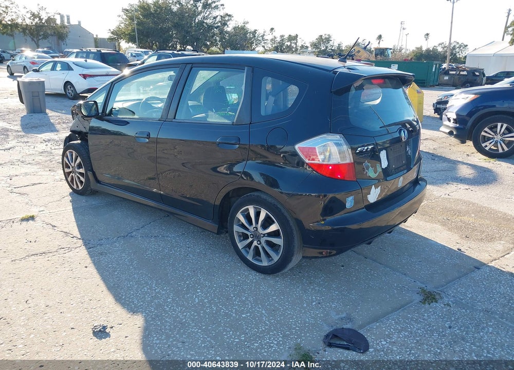 2013 HONDA FIT SPORT VIN: JHMGE8H55DC031567