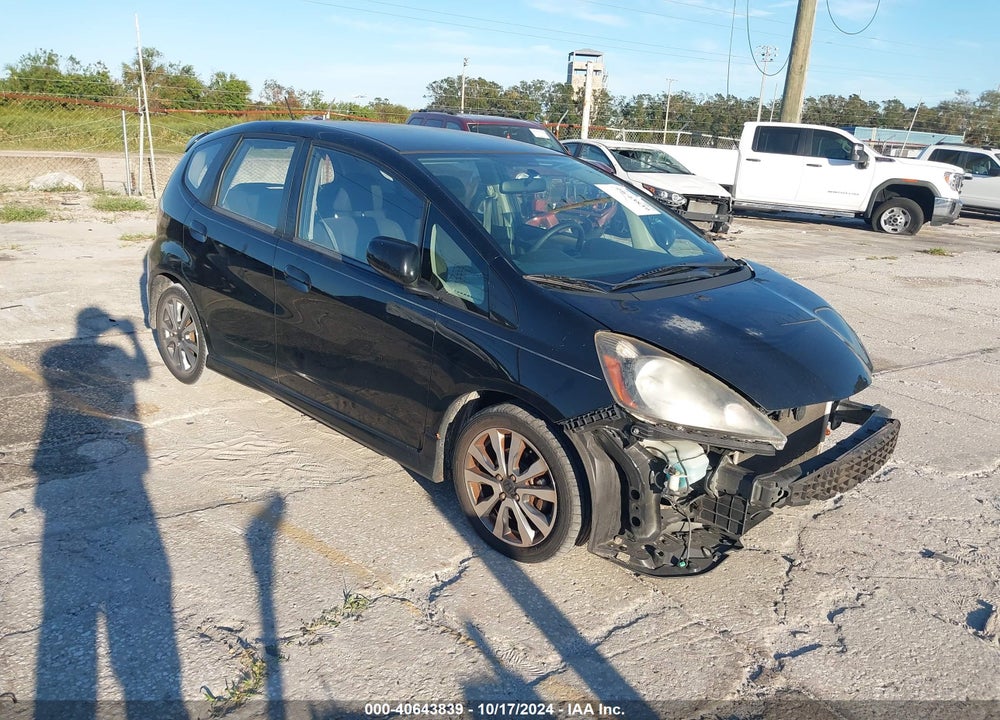 2013 HONDA FIT SPORT VIN: JHMGE8H55DC031567