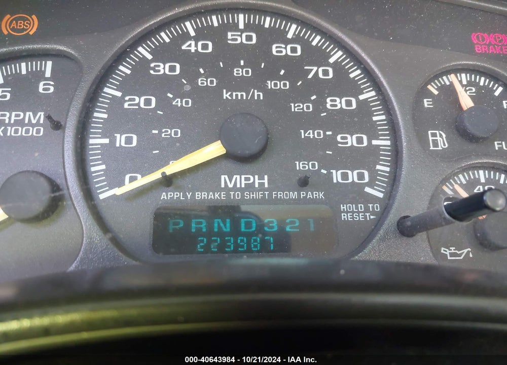 2001 CHEVROLET TAHOE LS VIN: 1GNEC13T71R152340
