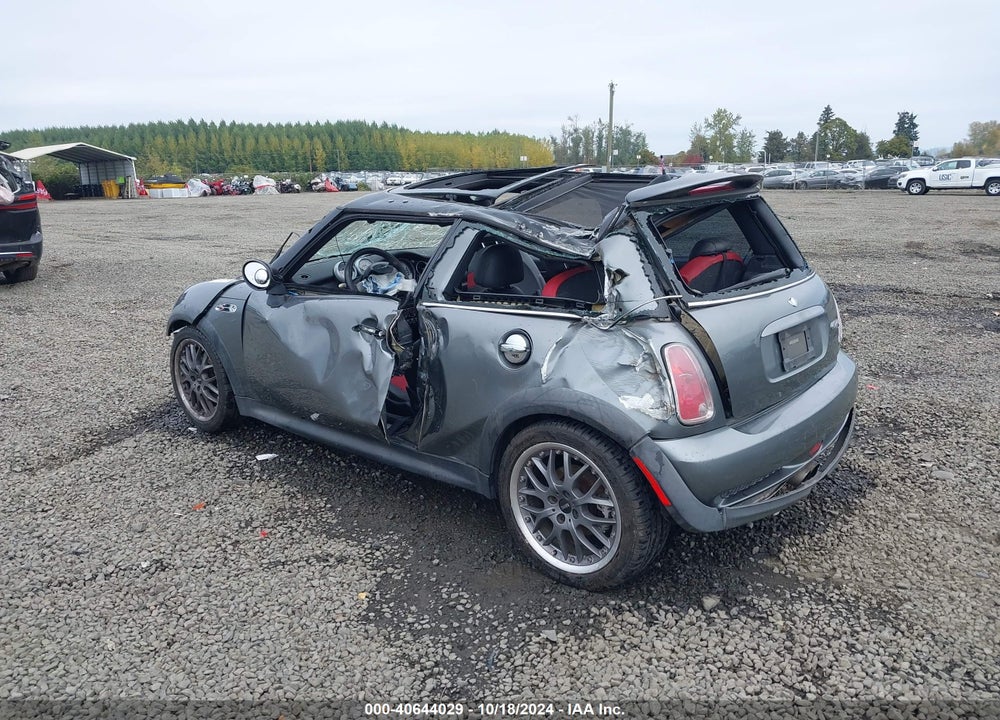 2005 MINI COOPER S VIN: WMWRE33585TL11177