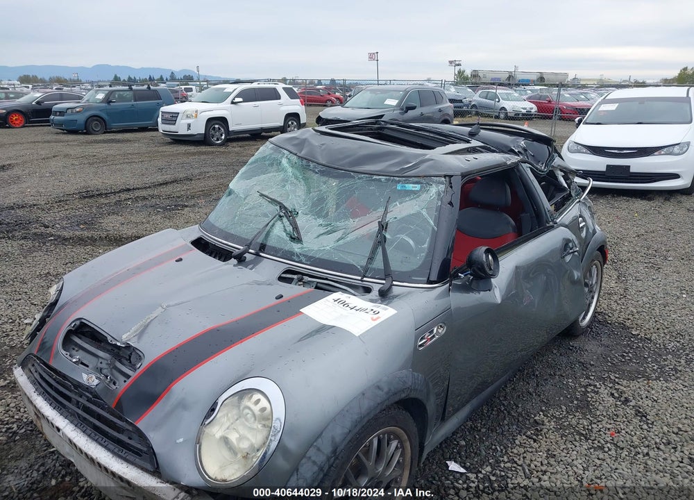 2005 MINI COOPER S VIN: WMWRE33585TL11177