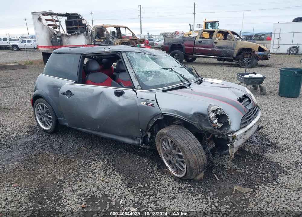 2005 MINI COOPER S VIN: WMWRE33585TL11177