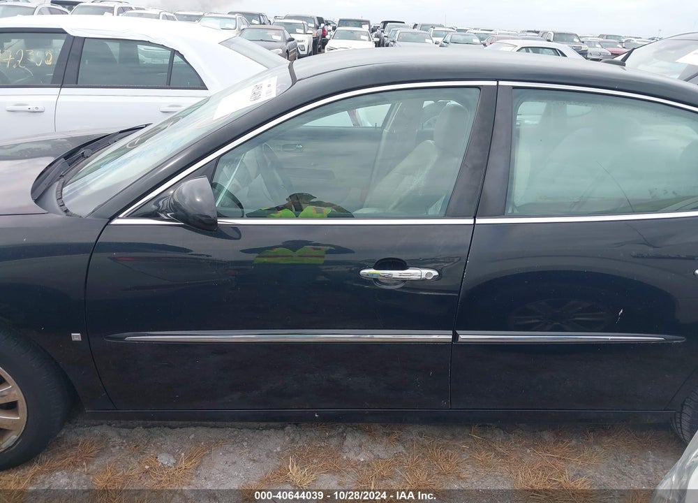2008 BUICK LACROSSE VIN: 2G4WD582781178081