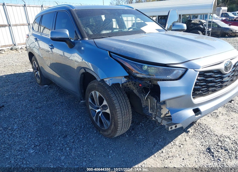 2021 TOYOTA HIGHLANDER XLE VIN: 5TDGZRAH7MS034100