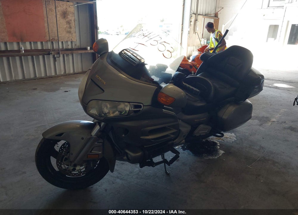 2002 HONDA GL1800 VIN: 1HFSC47042A103602