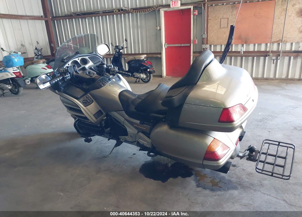 2002 HONDA GL1800 VIN: 1HFSC47042A103602