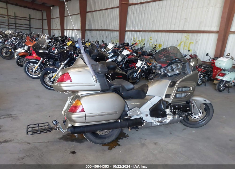 2002 HONDA GL1800 VIN: 1HFSC47042A103602