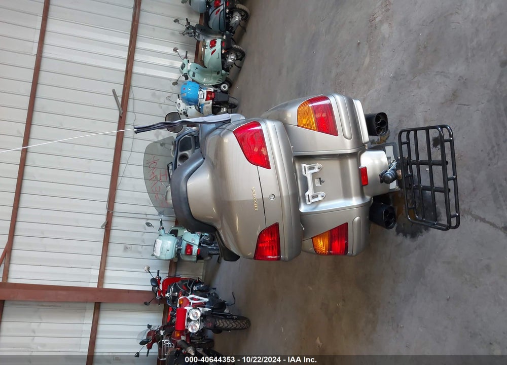 2002 HONDA GL1800 VIN: 1HFSC47042A103602