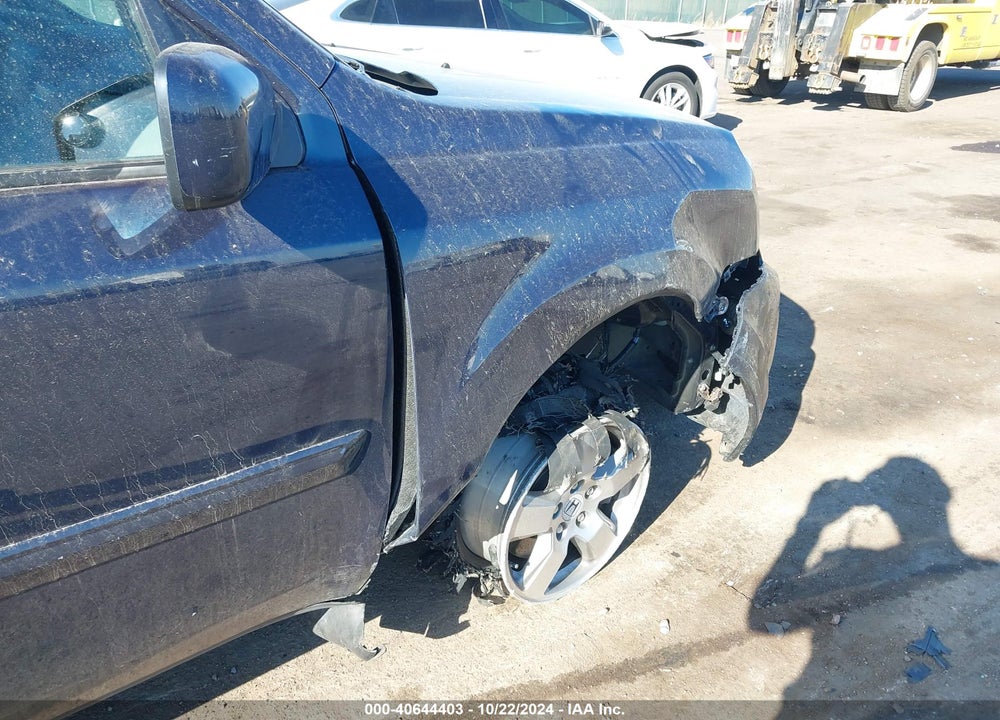 2011 HONDA PILOT EX-L VIN: 5FNYF4H56BB038670