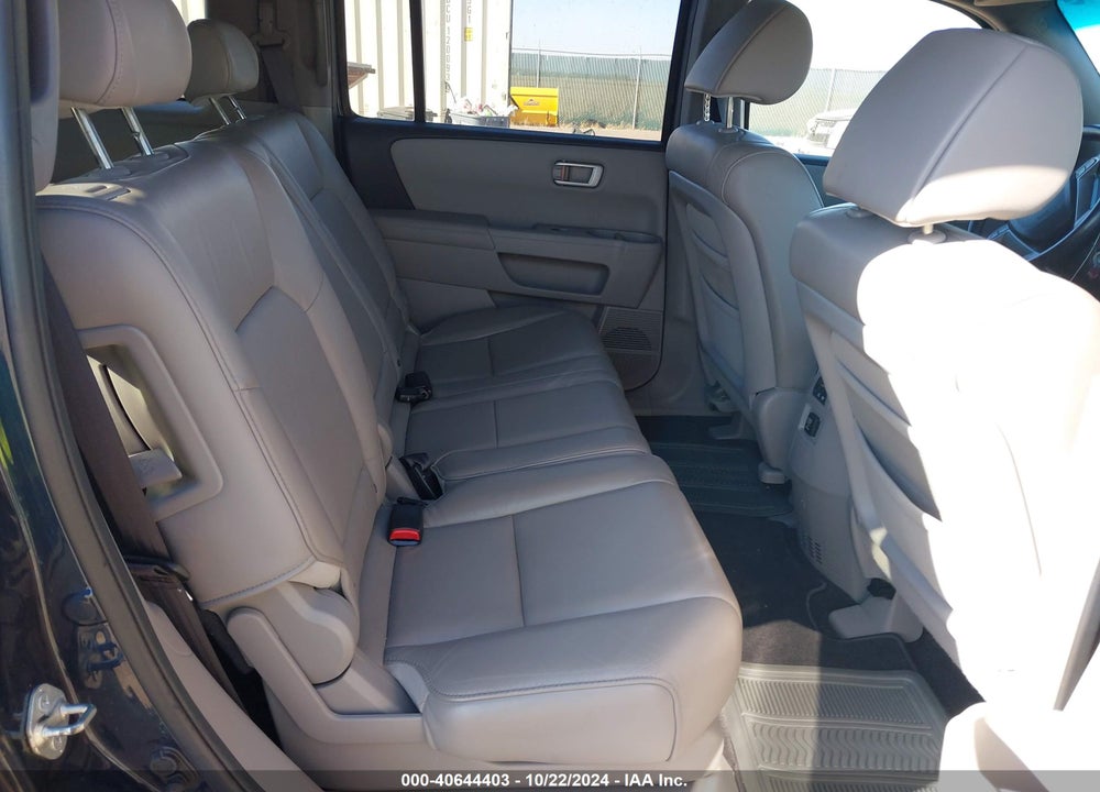 2011 HONDA PILOT EX-L VIN: 5FNYF4H56BB038670