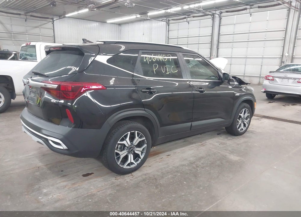 2021 KIA SELTOS EX VIN: KNDERCAA7M7163259