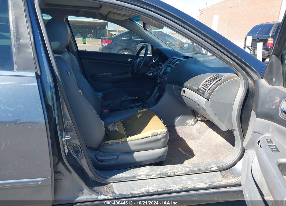 2003 HONDA ACCORD 2.4 EX VIN: JHMCM56723C069812