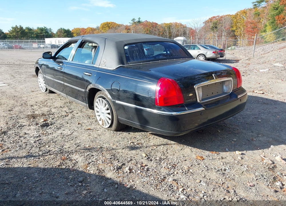 2003 LINCOLN TOWN CAR CARTIER VIN: 1LNHM83WX3Y603514