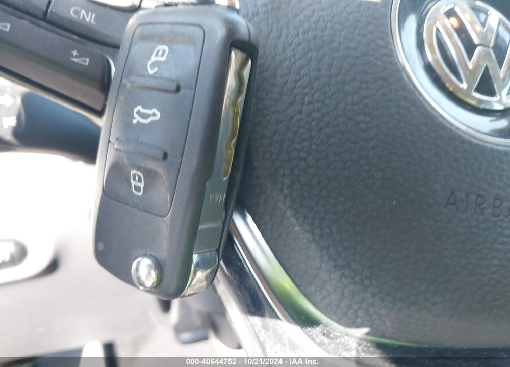 2015 VOLKSWAGEN JETTA 1.8T SE VIN: 3VWD07AJ8FM313432