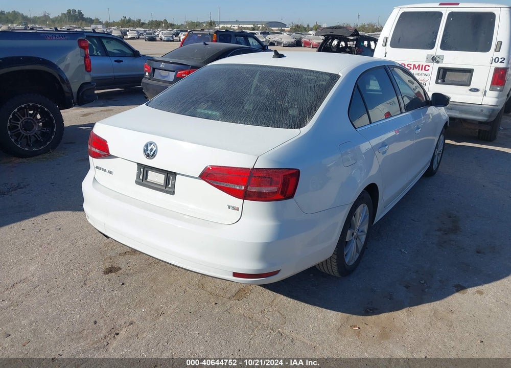 2015 VOLKSWAGEN JETTA 1.8T SE VIN: 3VWD07AJ8FM313432
