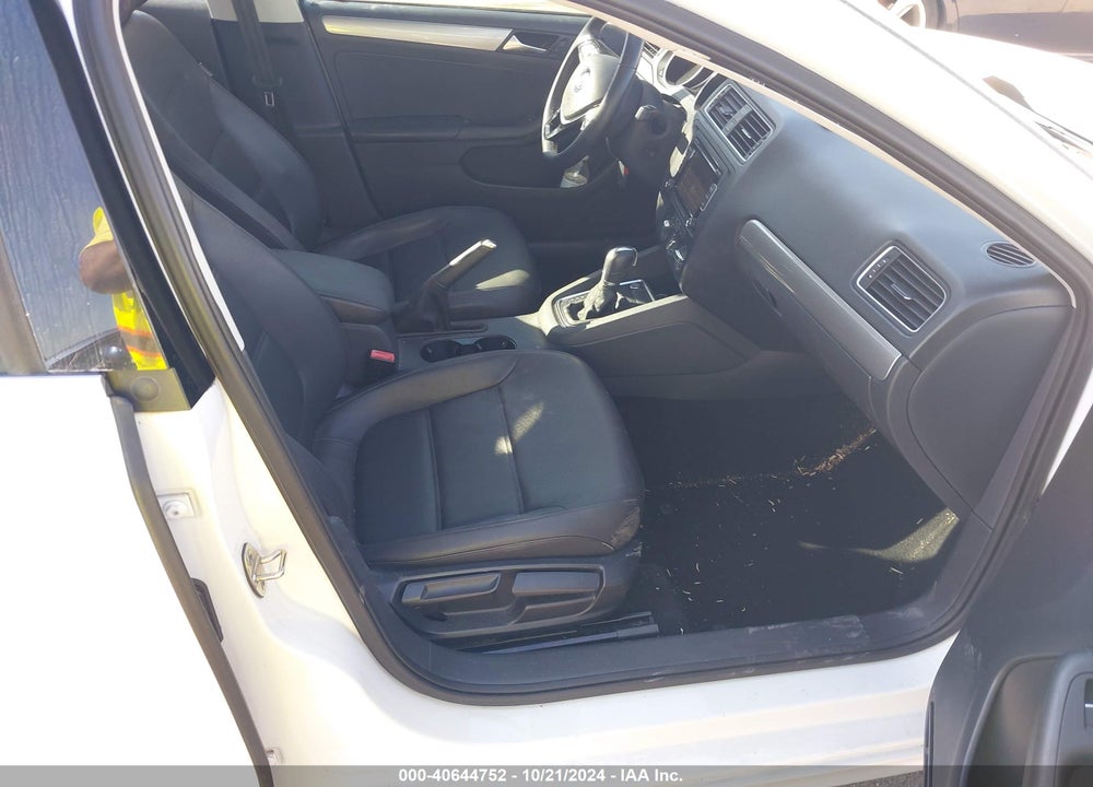 2015 VOLKSWAGEN JETTA 1.8T SE VIN: 3VWD07AJ8FM313432