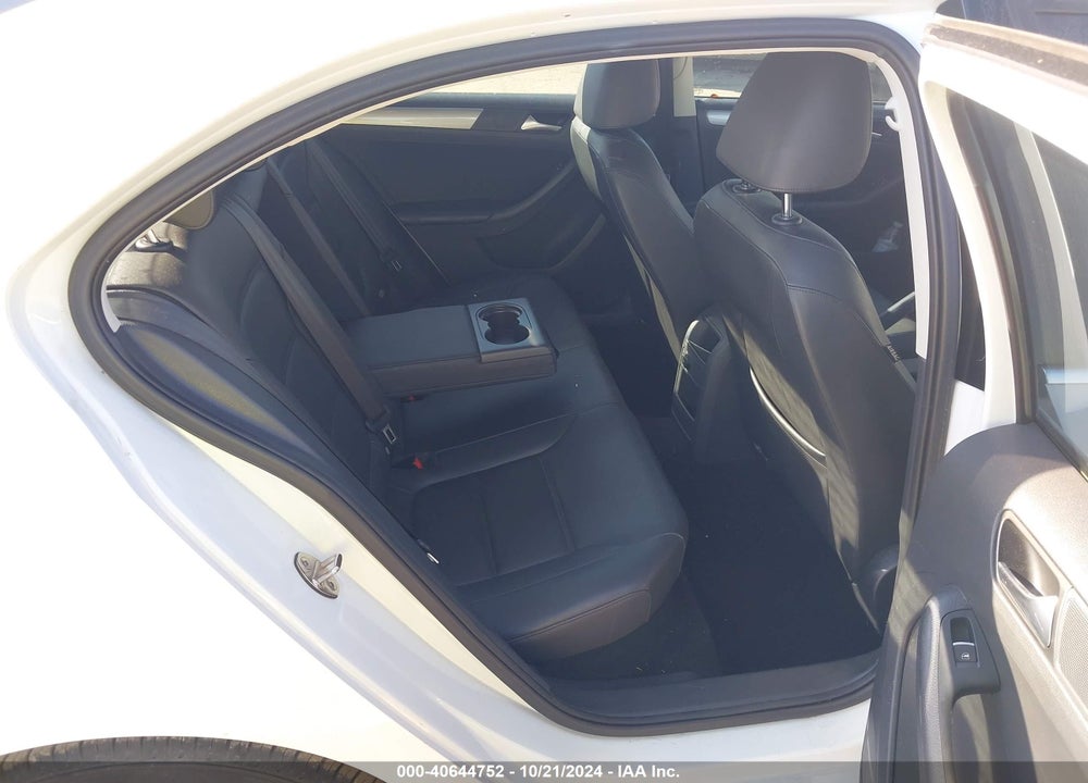 2015 VOLKSWAGEN JETTA 1.8T SE VIN: 3VWD07AJ8FM313432