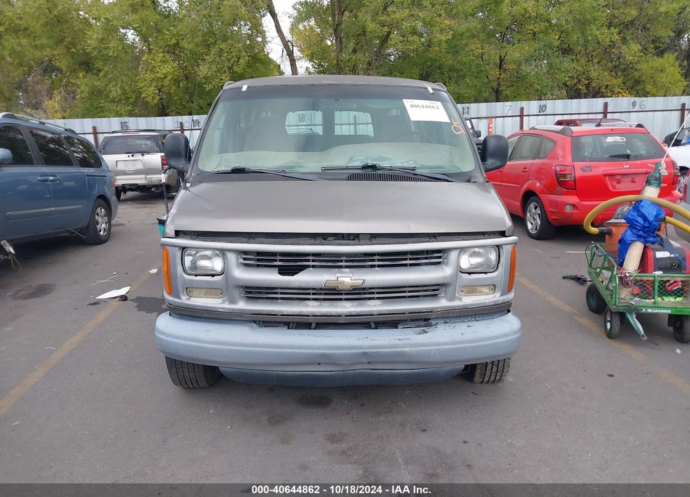 2001 CHEVROLET EXPRESS VIN: 1GAHG39R611197827