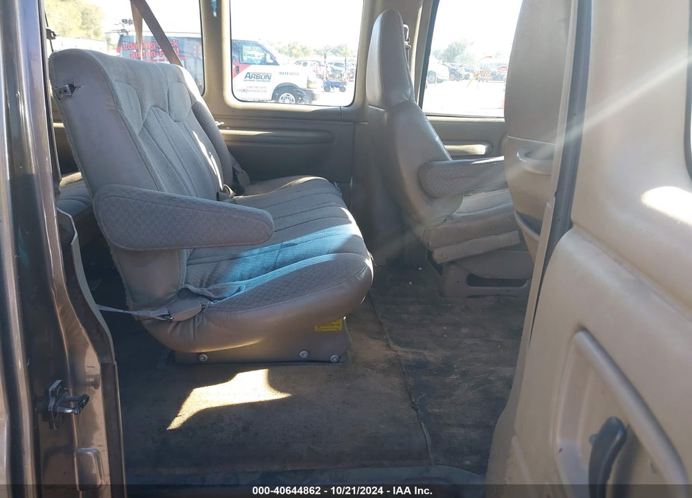 2001 CHEVROLET EXPRESS VIN: 1GAHG39R611197827