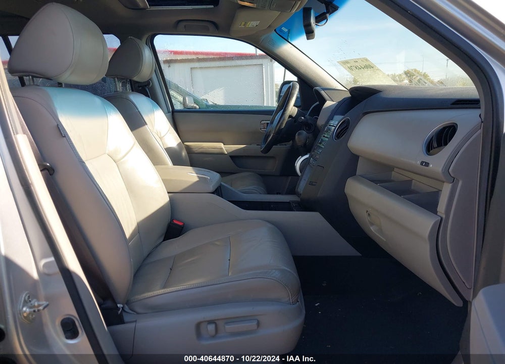 2011 HONDA PILOT EX-L VIN: 5FNYF4H64BB084426