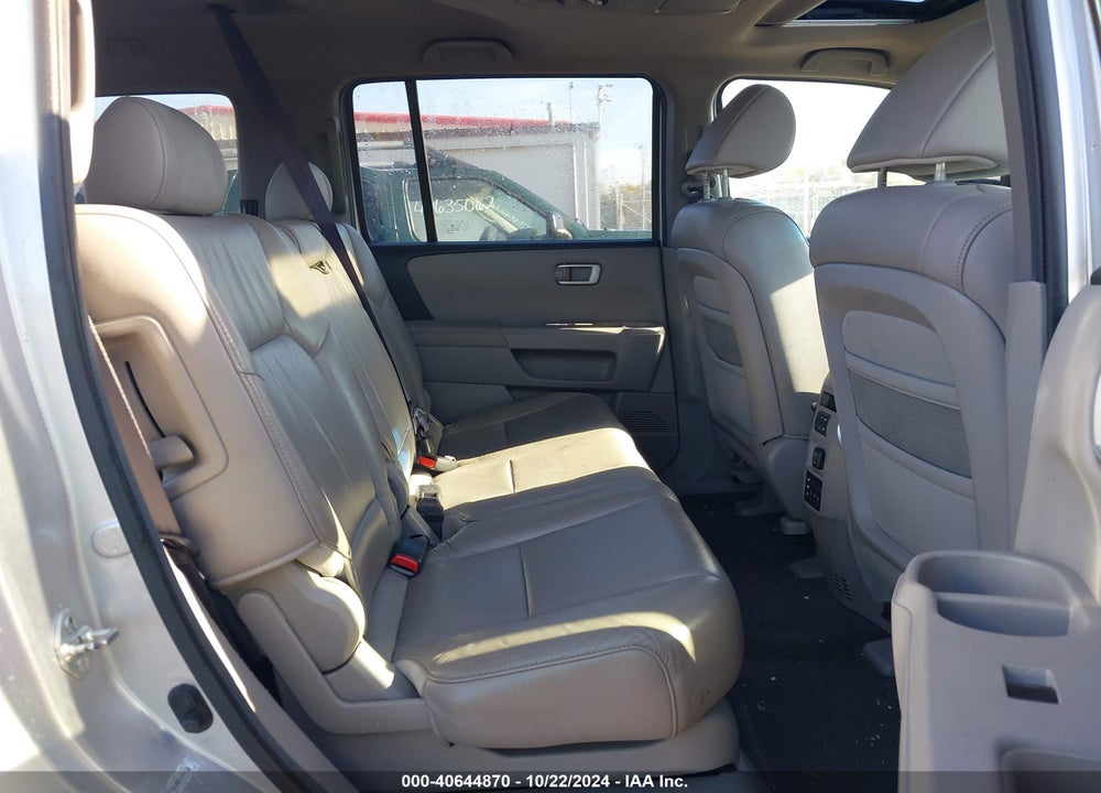 2011 HONDA PILOT EX-L VIN: 5FNYF4H64BB084426