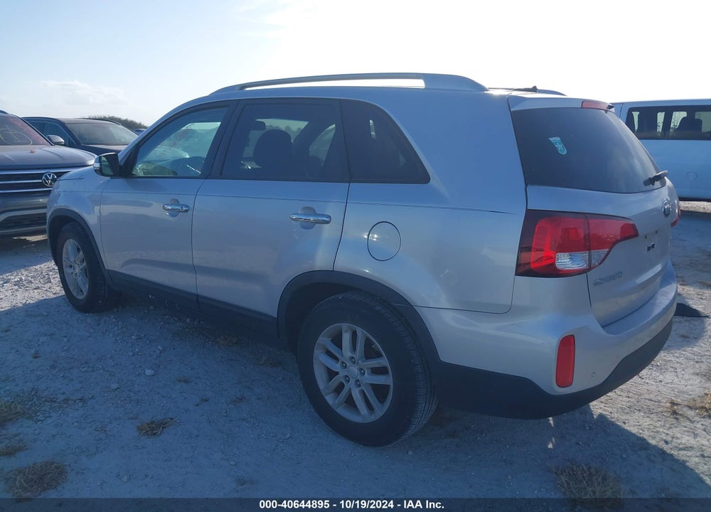 2015 KIA SORENTO LX VIN: 5XYKT4A6XFG559682