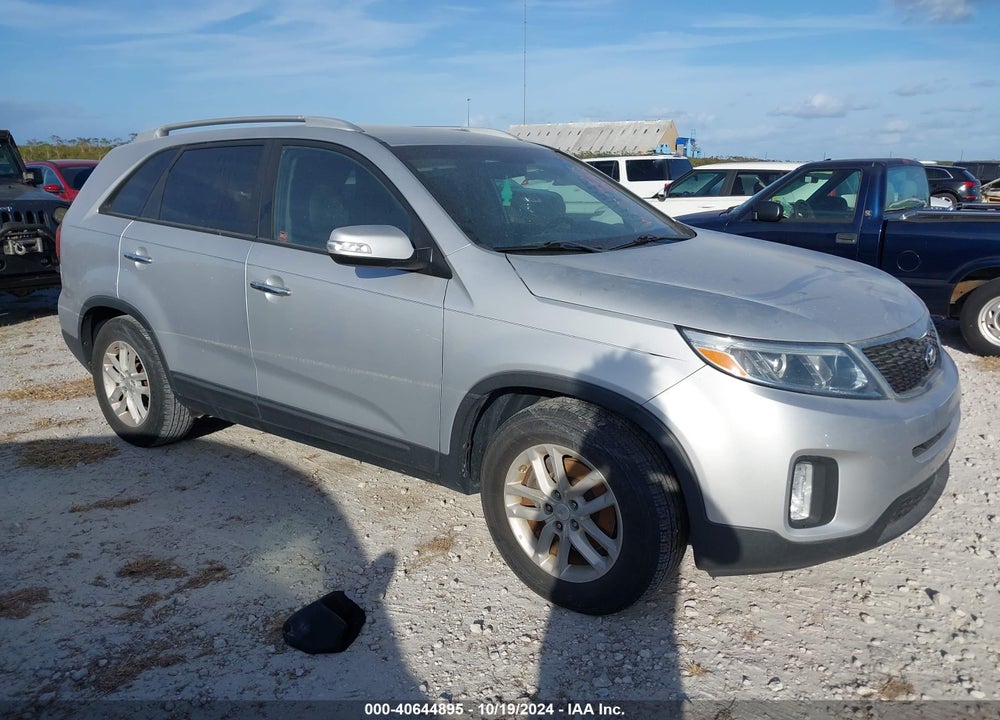 2015 KIA SORENTO LX VIN: 5XYKT4A6XFG559682