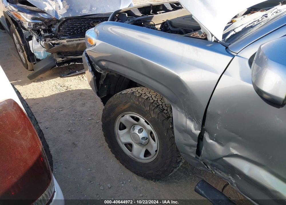 2017 TOYOTA TACOMA SR V6 VIN: 3TMCZ5AN3HM081000