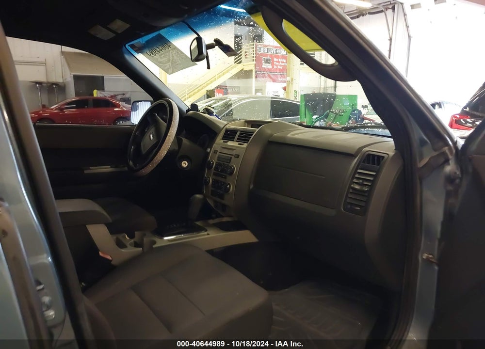 2011 FORD ESCAPE VIN: 1FMCU9D70BKB85571