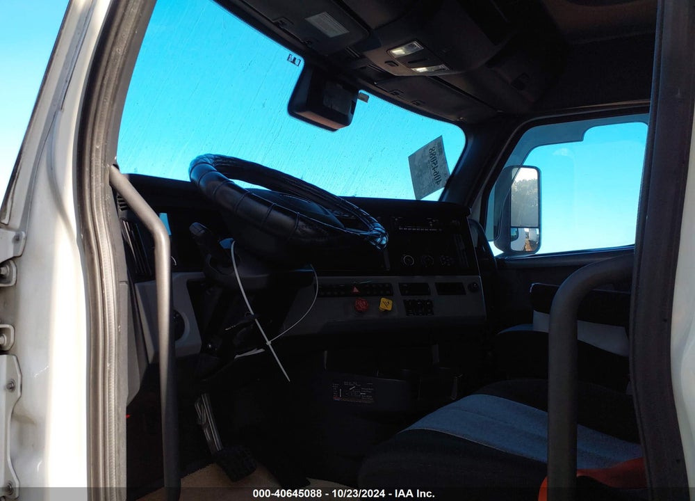 2022 FREIGHTLINER NEW CASCADIA 126 VIN: 1FUJHHDR2NLNC0294