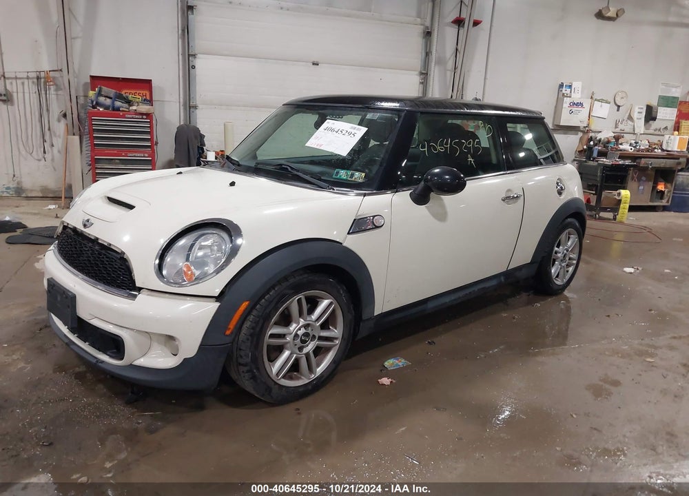 2012 MINI COOPER S VIN: WMWSV3C58CT385200