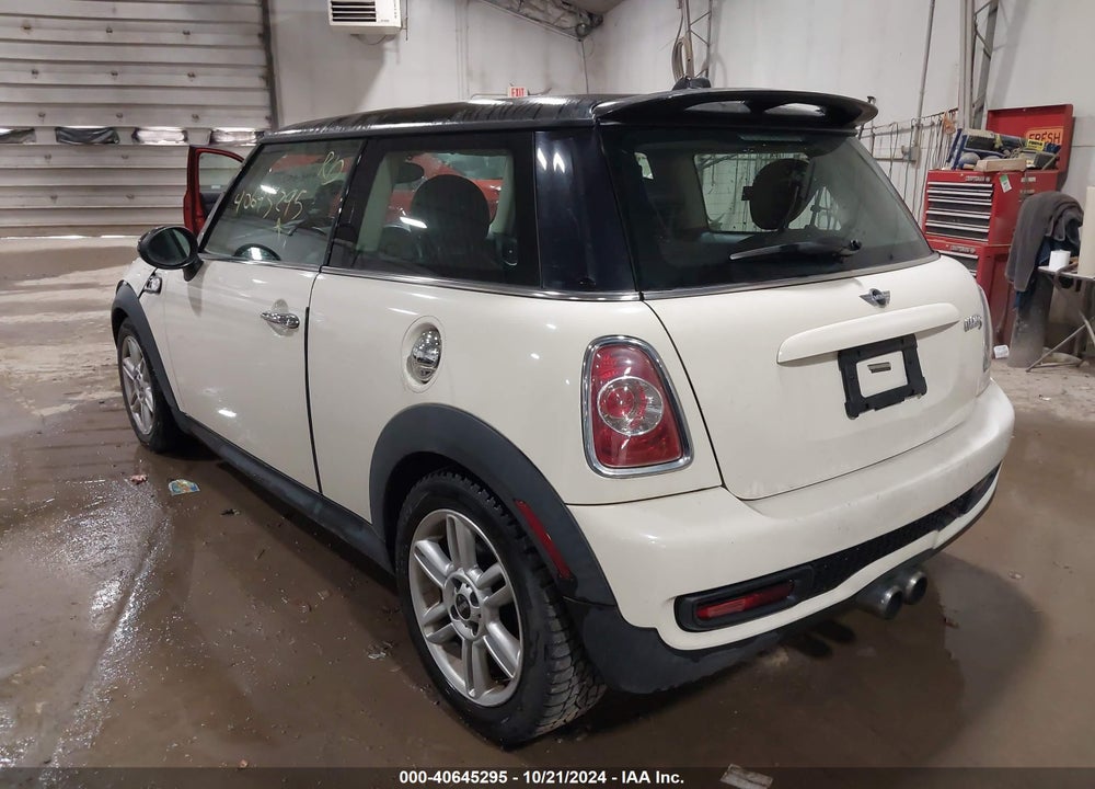 2012 MINI COOPER S VIN: WMWSV3C58CT385200