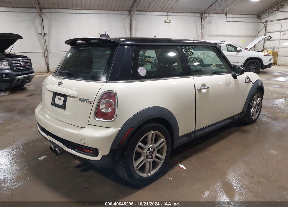 2012 MINI COOPER S VIN: WMWSV3C58CT385200