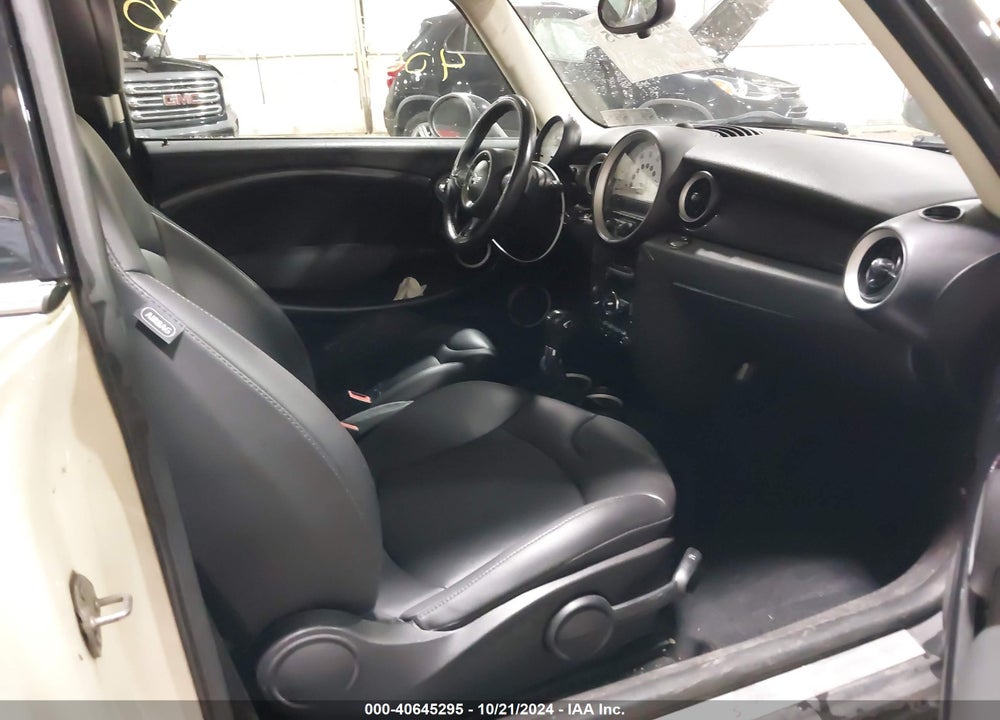 2012 MINI COOPER S VIN: WMWSV3C58CT385200