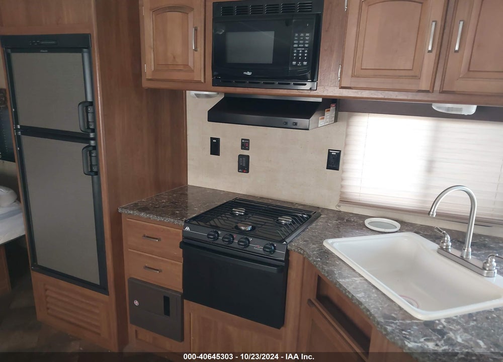 2014 KEYSTONE SUMMERLAND VIN: 4YDT21026E3151488