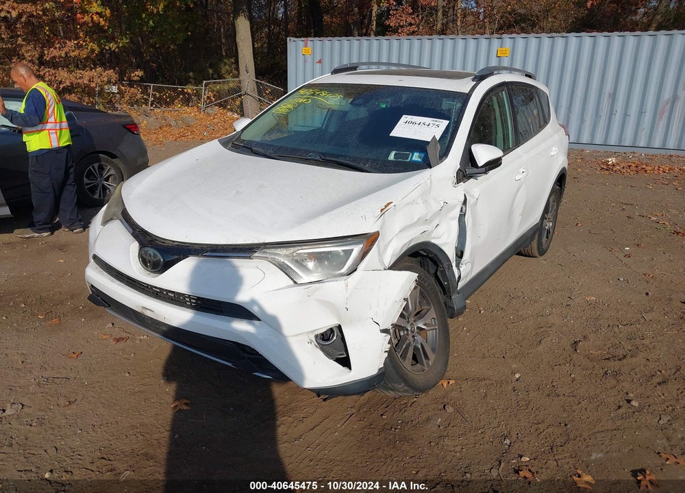2018 TOYOTA RAV4 ADVENTURE/XLE VIN: 2T3WFREV8JW458836