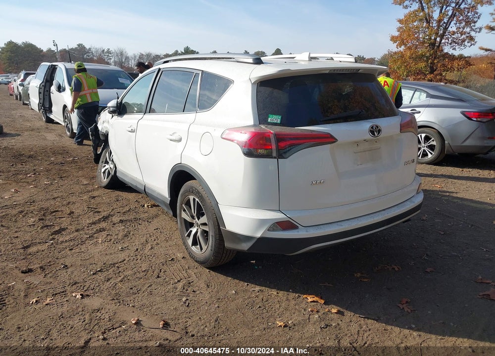 2018 TOYOTA RAV4 ADVENTURE/XLE VIN: 2T3WFREV8JW458836