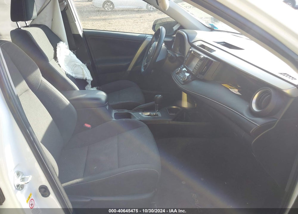 2018 TOYOTA RAV4 ADVENTURE/XLE VIN: 2T3WFREV8JW458836