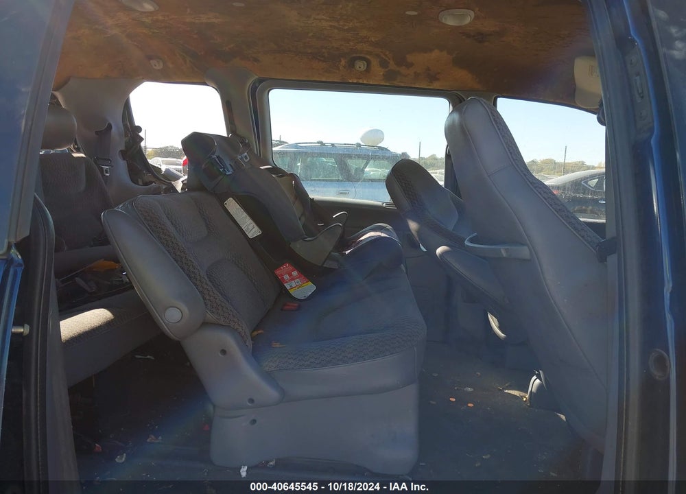 2000 CHRYSLER VOYAGER VIN: 2C4GJ25G5YR863830