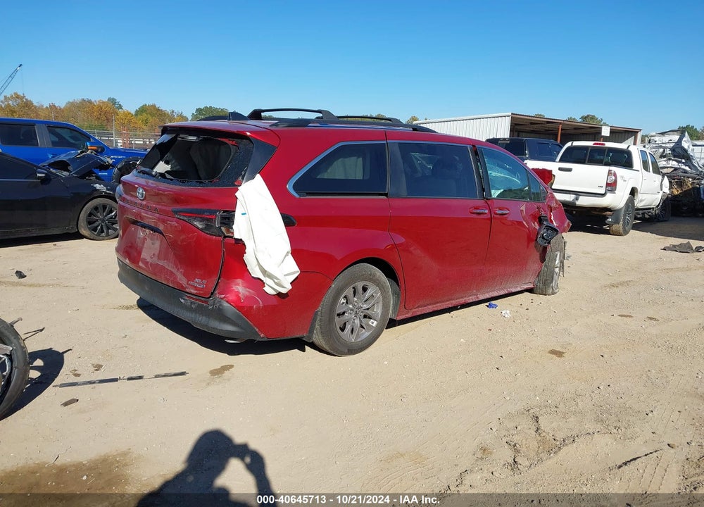 2024 TOYOTA SIENNA XLE VIN: 5TDYRKECXRS181738