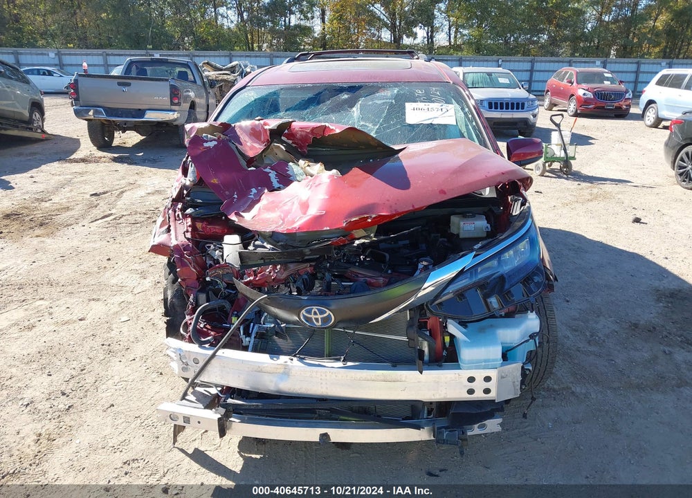 2024 TOYOTA SIENNA XLE VIN: 5TDYRKECXRS181738