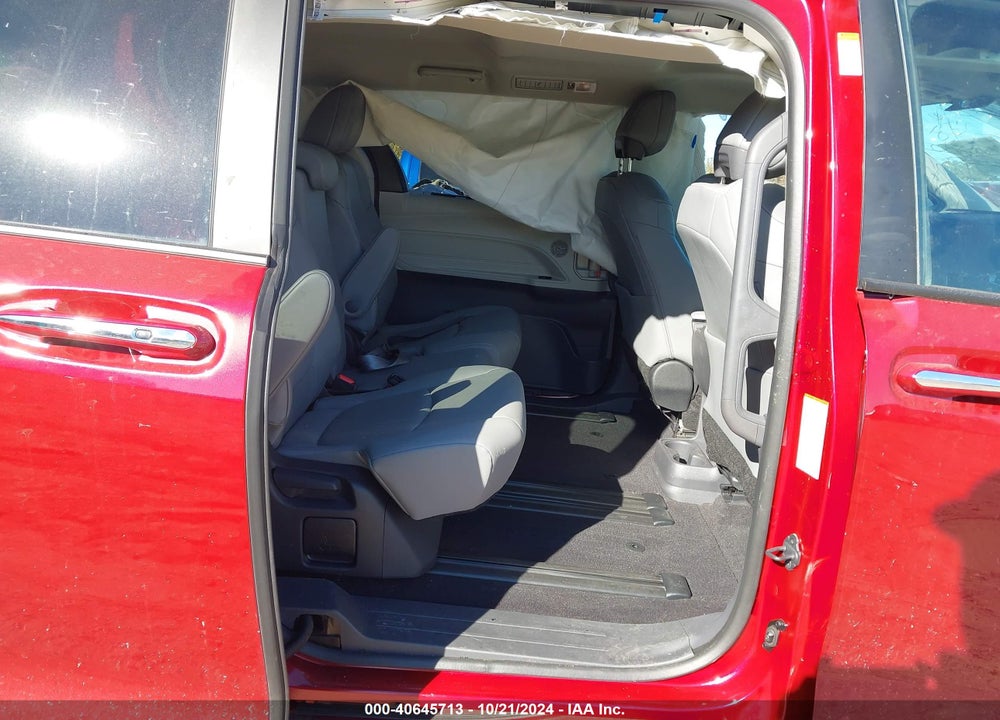 2024 TOYOTA SIENNA XLE VIN: 5TDYRKECXRS181738